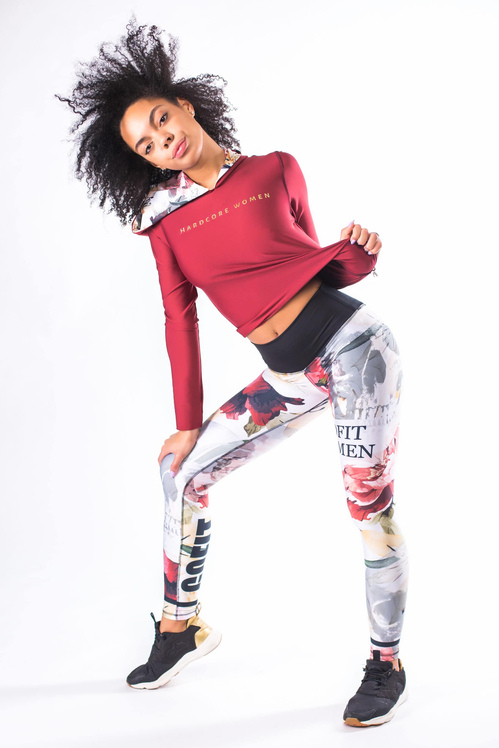 sportivnaya-kofta-s-kapyushonom-gofit-burgundy-rose-fitlook